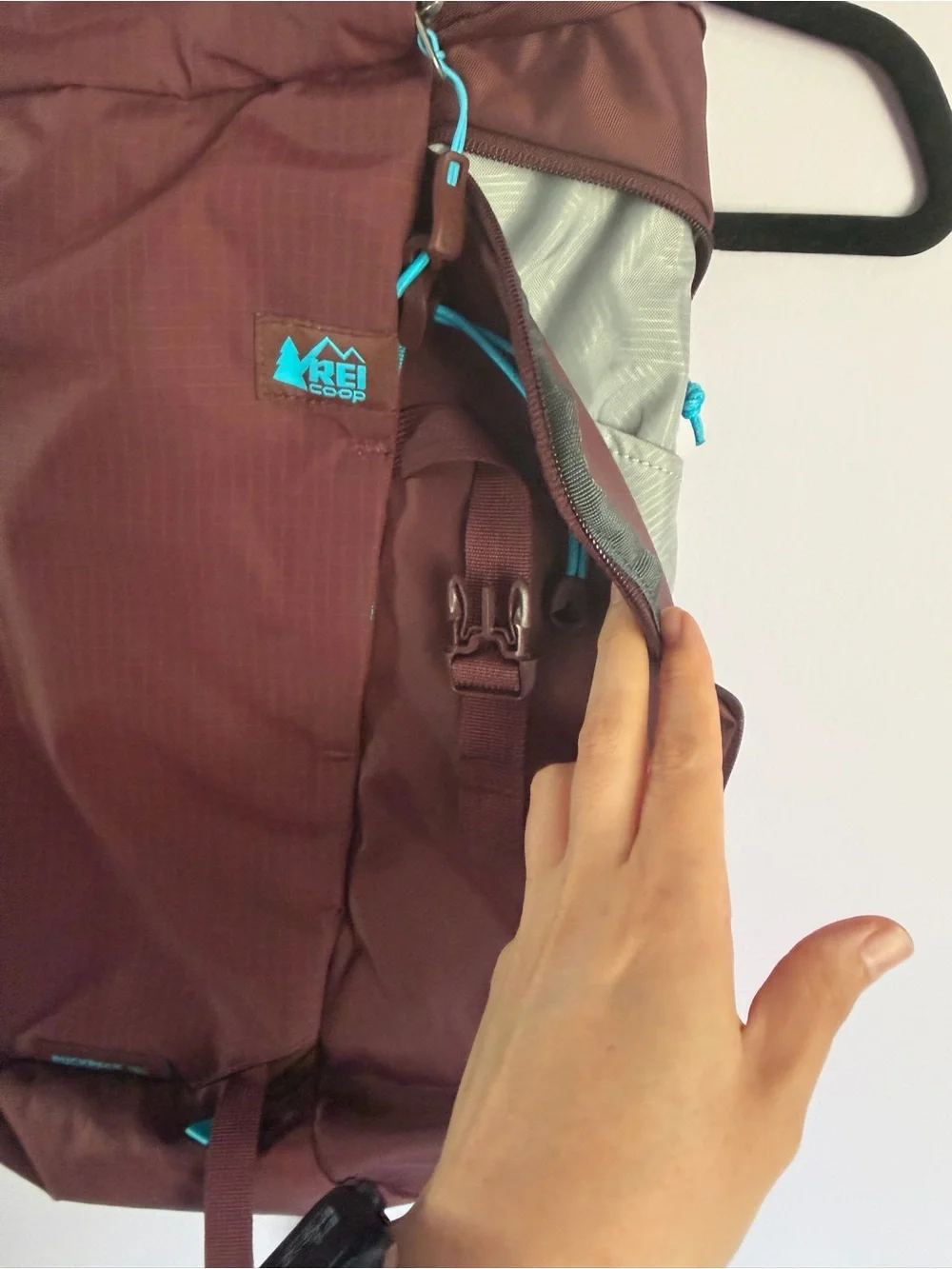 NWOT REI Maroon Ruckpack 18L Camping Hiking Backpack with Turquoise Accents